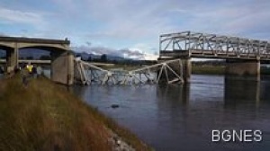 Мост на магистрала пропадна в река  край Сиатъл