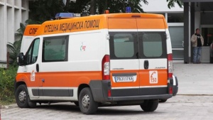 Автобус и лека кола са катастрофирали на входа на Боровец
