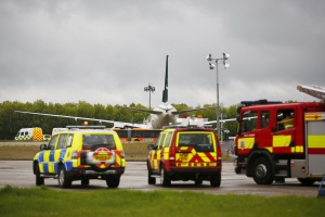Шега за бомба приземила принудително самолета в Станстед