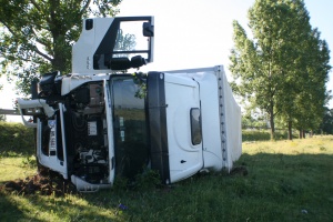 ТИР се обърна край с. Тулово