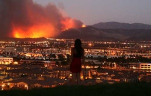 Заради пожар в Калифорния евакуираха над 1000 души