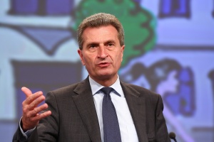 Румъния иска извинение от еврокомисар