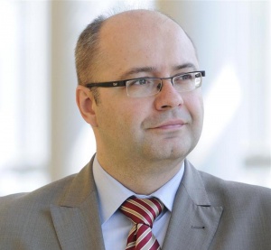 Евродепутатът Метин Казак пита ЕК как мисли да реши проблема на превозвачите ни