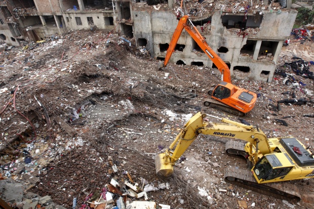 Над 750 са загиналите при срутването на фабрика в Бангладеш