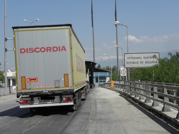 МС: Турската страна вдига рестрикциите на българските превозвачи