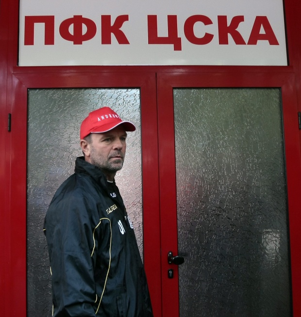 ЦСКА се разбра с Младенов и спаси лиценза