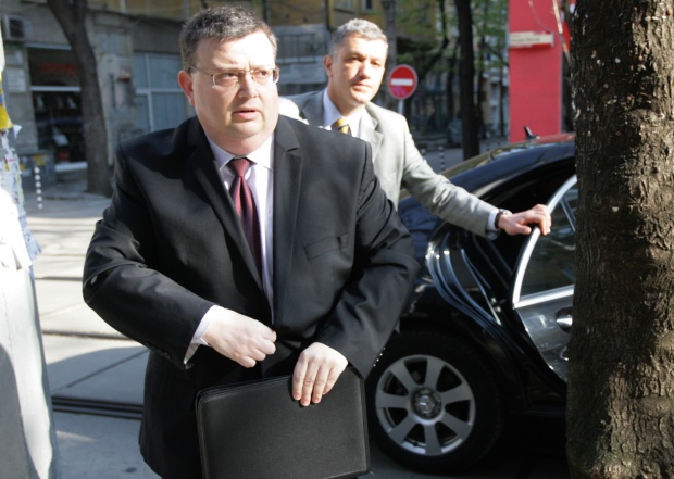 Цацаров: Има разрешение на наблюдаващ прокурор за изнасяне на информация по случая „бебето във фризера“