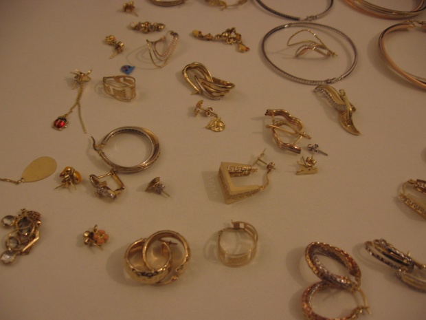 Откраднаха 2 килограма злато от бижутерия в Свиленград