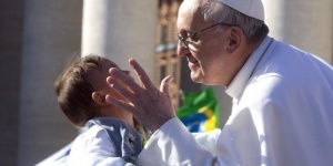 Папа Франциск се помоли заедно с 22 тежко болни деца