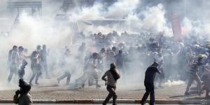 Близо 1000 арестувани при 90 протеста в цяла Турция