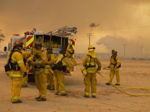 Пожар в Калифорния евакуира близо 3000 души