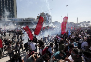 Би Би Си: Турските демонстранти обещават да останат на улицата