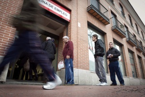 Безработните в Испания намаляват за трети пореден месец