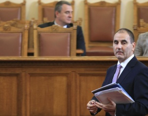 Гласуват Временна комисия за отнемане имунитета на Цветанов