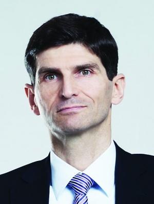 Оливър Рьогл e новият главен изпълнителен директор на Райфайзенбанк (България)