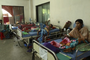 Стотици работници се разболяха от мръсна вода във фабрика в Бангладеш