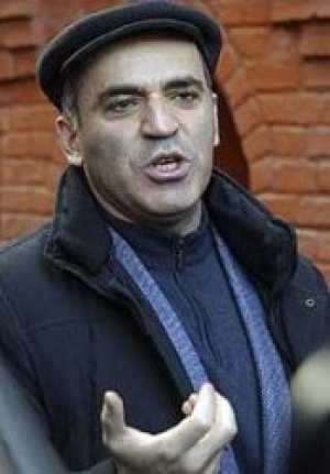Каспаров напуска Русия заради страх от разследване