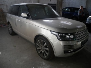 Откриха склад за крадени коли в Хасково