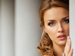 Сайт за работа наема само красиви хора