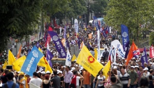 915 души са настанени в болница при протестите в Турция