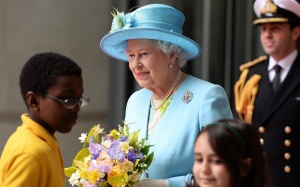 Елизабет ІІ откри обновената сграда на Би Би Си
