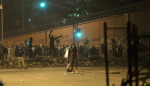 Водни струи и сълзотворен газ срещу протестиращите в Анкара