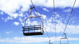 Няма опасност за живота на пострадалите на лифта деца