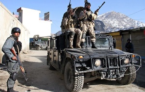 Талибани камикадзе нападнаха летището в Кабул