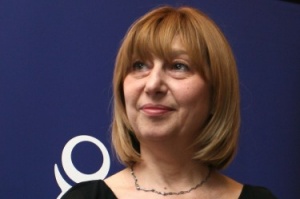 Министър А. Клисарова: Учителите знаят много повече от администрацията