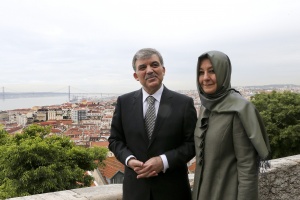 Турският президент подписа спорния закон, ограничаващ продажбата на алкохол