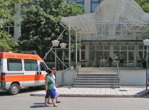 Съдът отказа да върне на работа лекар, превозвал керемиди с линейка