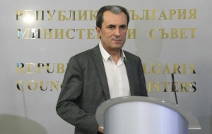 Орешарски: Приета е оставката на директора на „Авиоотряд 28“