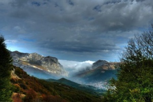 Планински спасители издирват изгубен овчар в Балкана