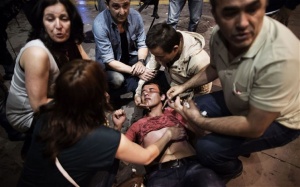 Турските власти разследват медиците, които оказват помощ на протестиращите
