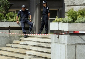 Оградиха с прегради Министерски съвет заради протеста