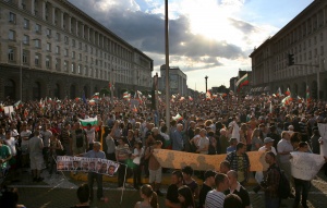 Около 15 000 души протестират София