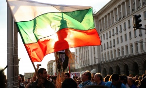 Орешарски се среща с 30 протестиращи