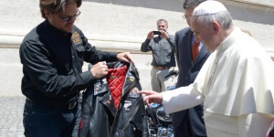 Папата благослови 35 000 мотористи за годишнината на Harley-Davidson