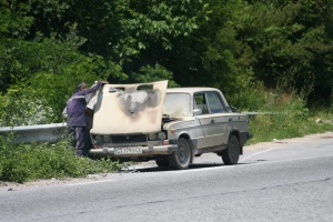 Автомобил се подпали в движение на прохода Хаинбоаз