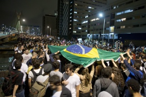 Бразилия изпраща армията срещу протестиращите