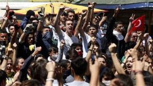 Поредна нощ на бурни протести в Турция