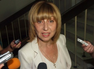 Министър Клисарова ще уволни чиновници, посегнали на Ботев и Вапцаров