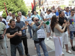 Протестиращи срещу областния управител на Благоевград заплашват да блокират града