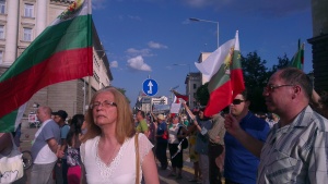 Протестиращи поискаха пясък и шезлонги на площад "Независимост" от Фандъкова