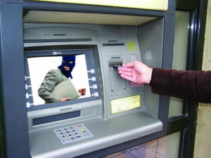 Българи източили над 1 млрд. евро от банкомати във Франция