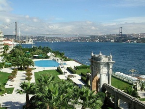 Руските туристи в Истанбул спаднаха двойно заради протестите