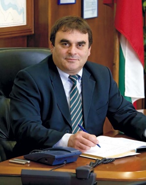 Министър Папазов отрича да е замесвал името на комисар Хаан в назначаването на заместника си