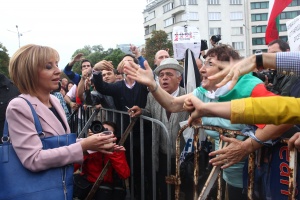 Мая Манолова: Утре ще разберем дали парламентът ще продължи да работи