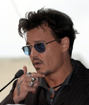 Джони Деп празнува юбилей със скромна вечеря