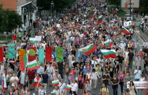 „Хюриет”: В България протестите продължават 13 дни; кабинетът няма намерение да подава оставка